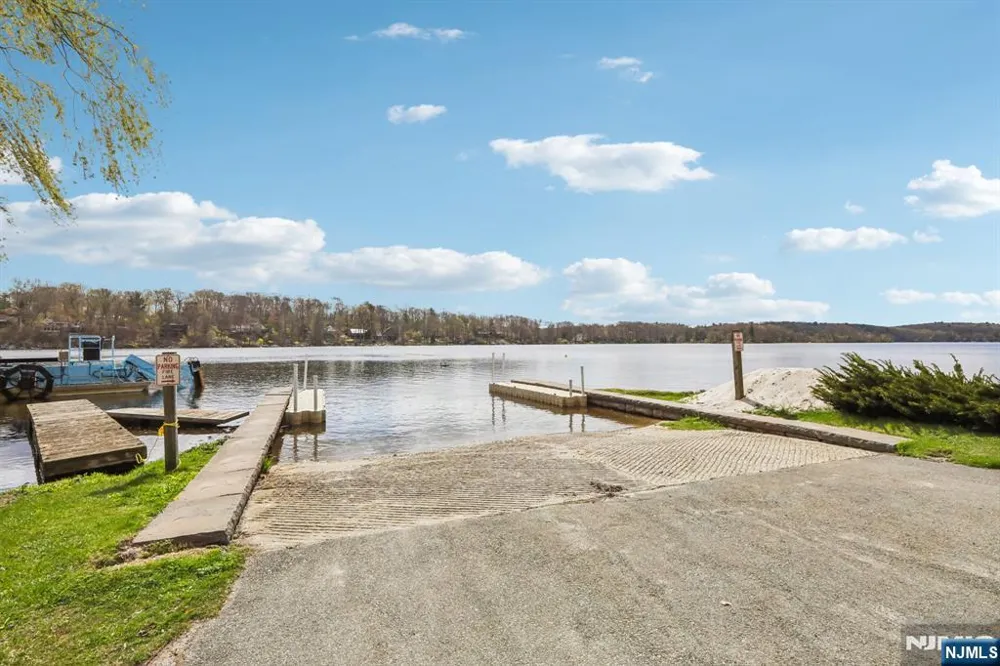 11 Alamoosook Road Vernon, NJ 07422
