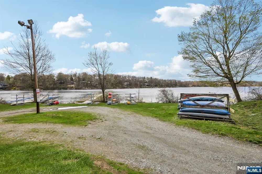 11 Alamoosook Road Vernon, NJ 07422