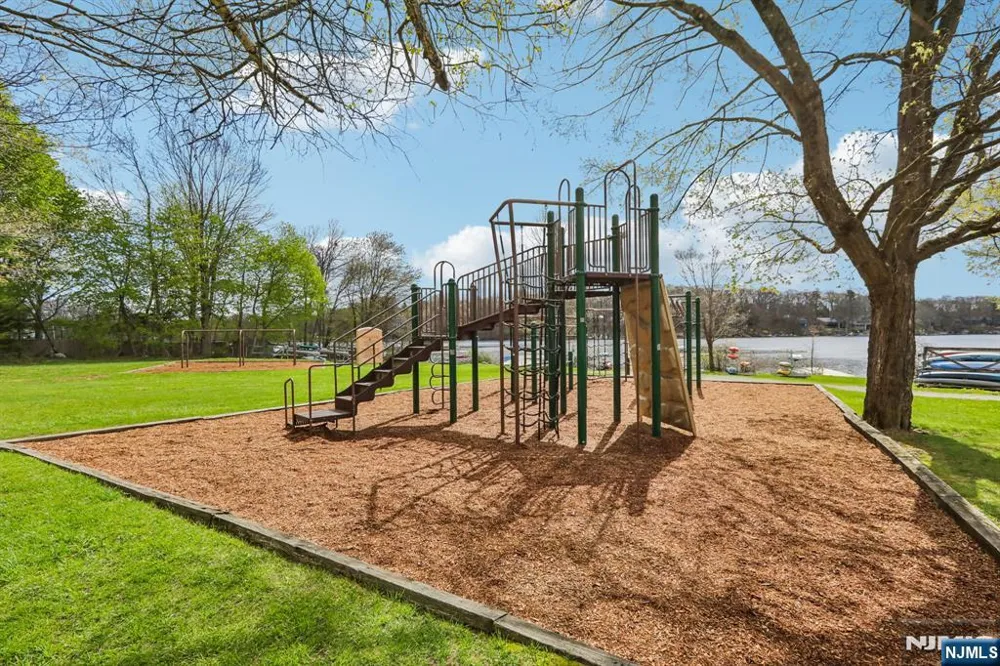 11 Alamoosook Road Vernon, NJ 07422
