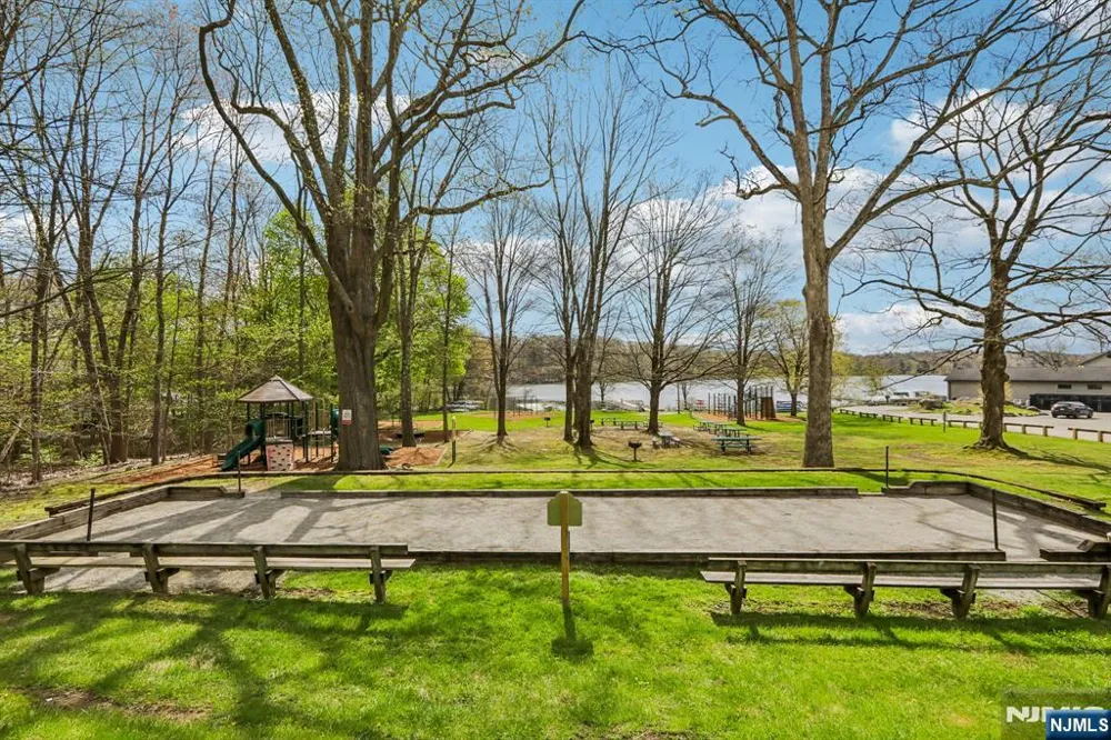 11 Alamoosook Road Vernon, NJ 07422