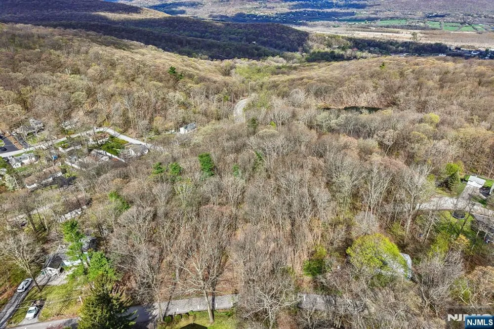 11 Alamoosook Road Vernon, NJ 07422