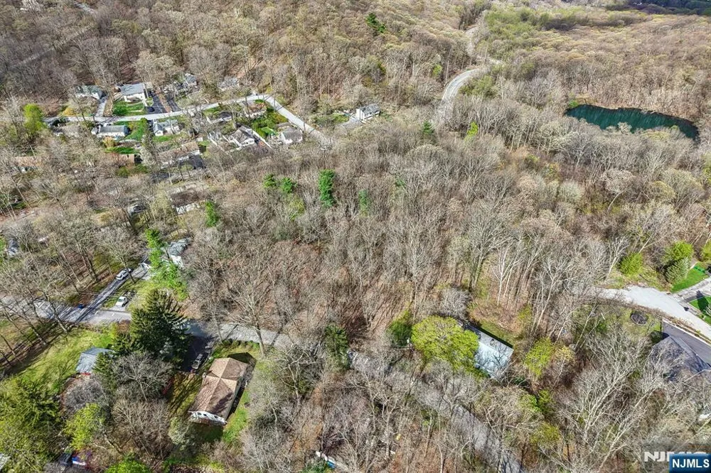 11 Alamoosook Road Vernon, NJ 07422
