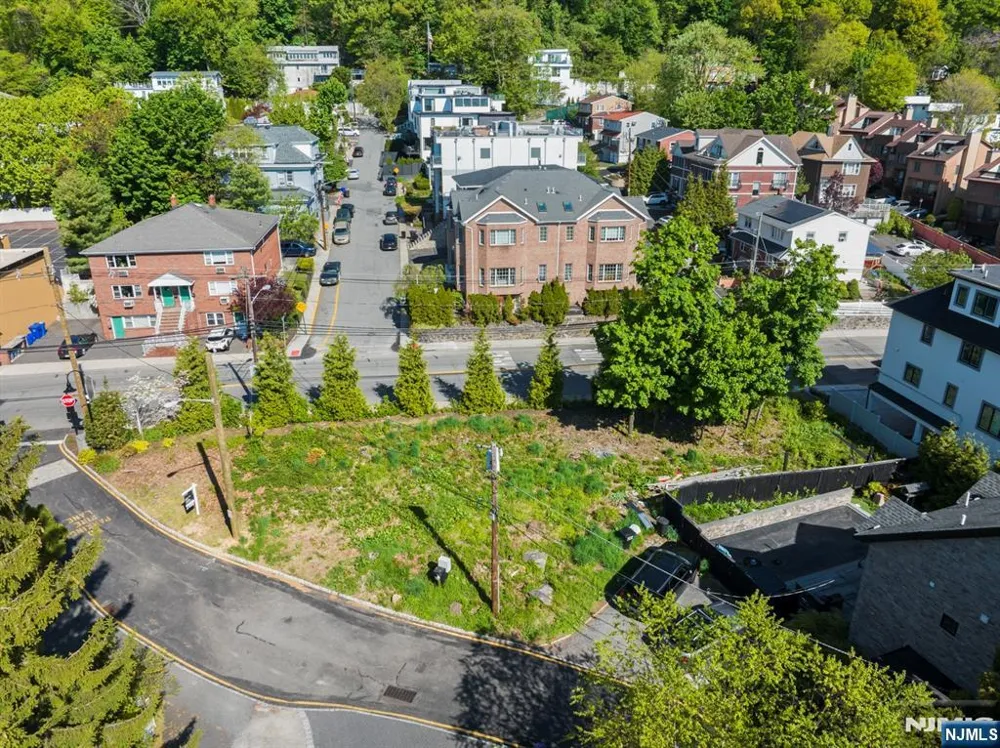 5 Vista Lane Edgewater, NJ 07020