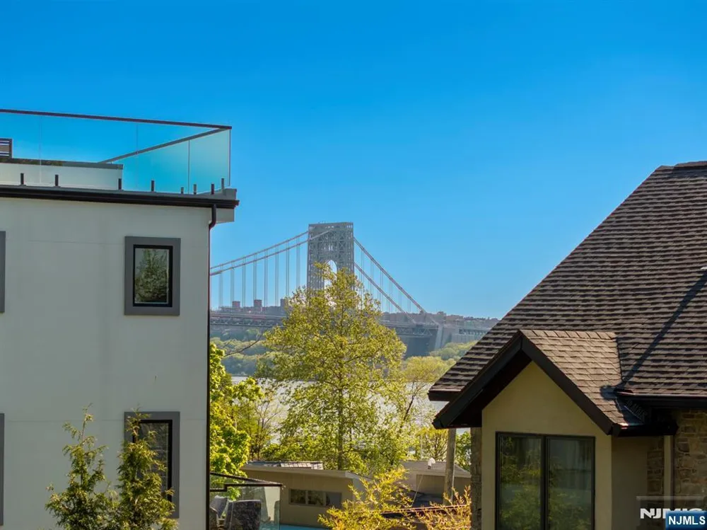 5 Vista Lane Edgewater, NJ 07020