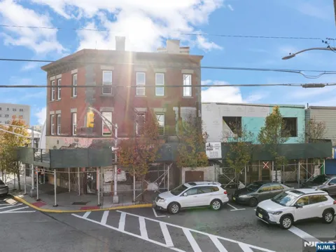 733-735 6th Street