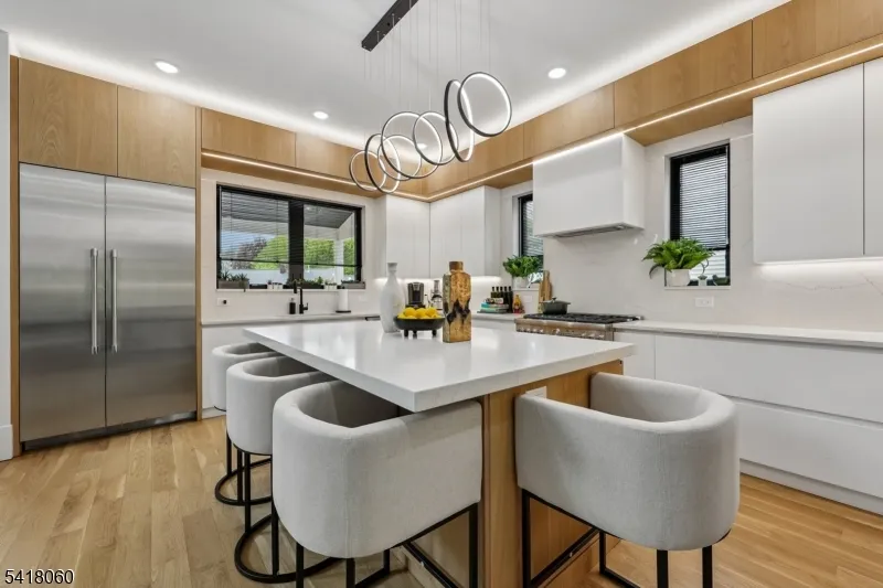 424 E Ridgewood Ave Paramus, NJ 07652