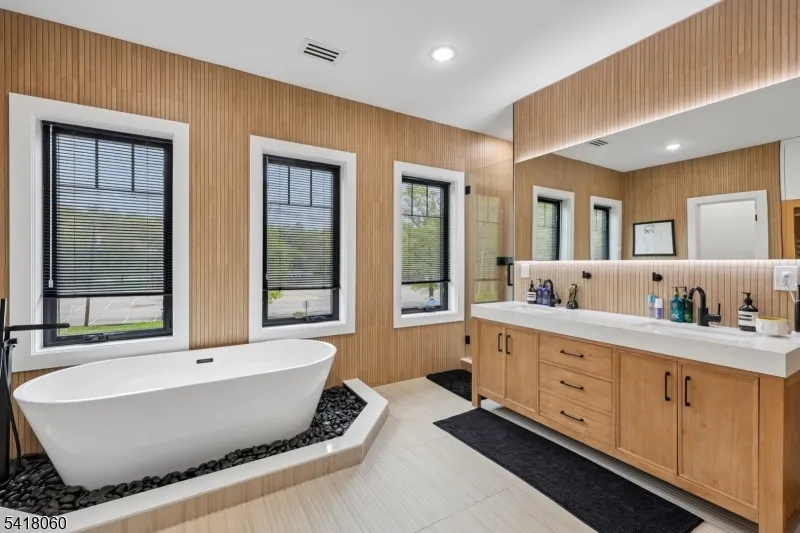 424 E Ridgewood Ave Paramus, NJ 07652