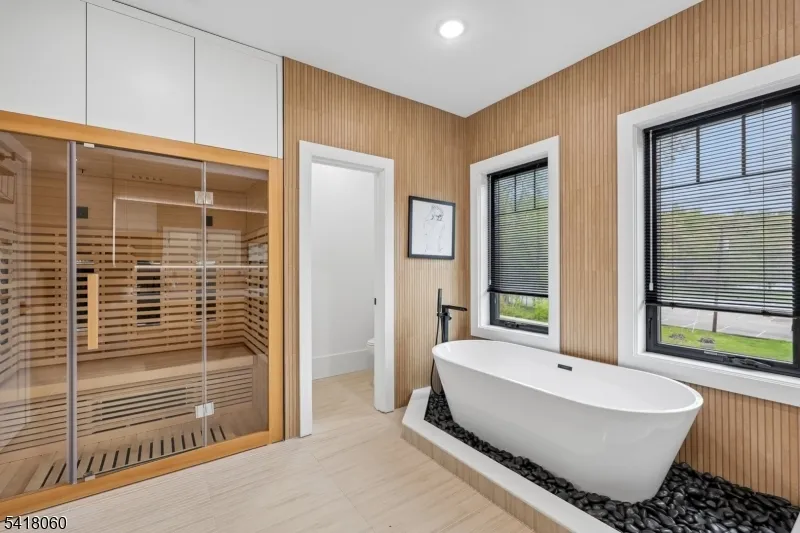 424 E Ridgewood Ave Paramus, NJ 07652
