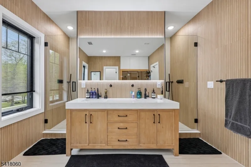 424 E Ridgewood Ave Paramus, NJ 07652