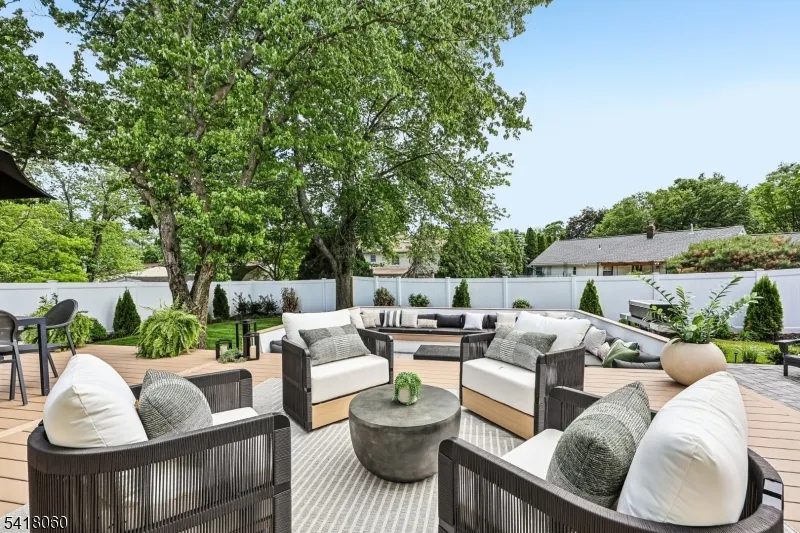 424 E Ridgewood Ave Paramus, NJ 07652