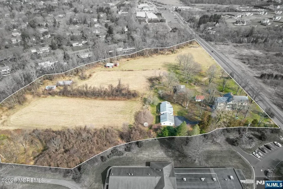 184-186 Highway 34 Holmdel, NJ 07733