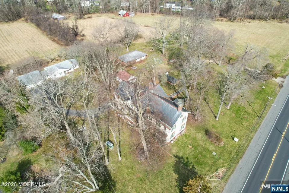 184-186 Highway 34 Holmdel, NJ 07733