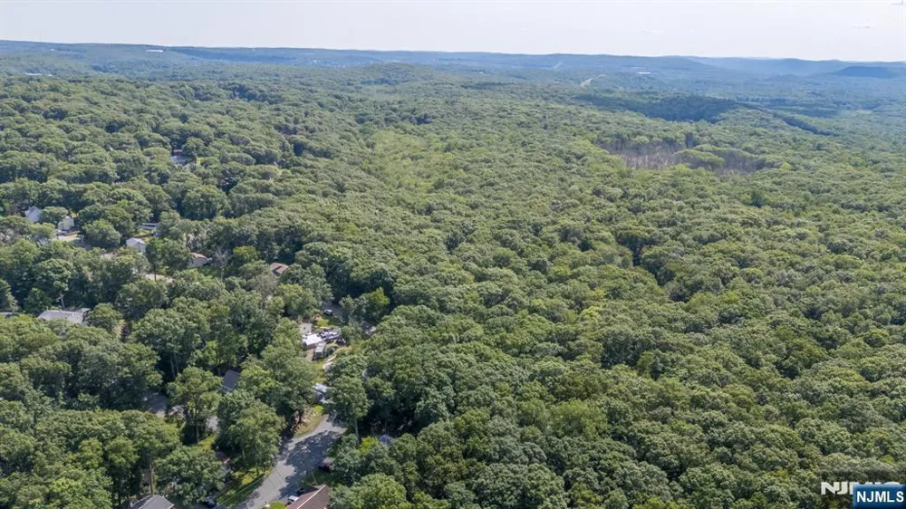 782 Brooklyn Mountain Road Hopatcong, NJ 07843