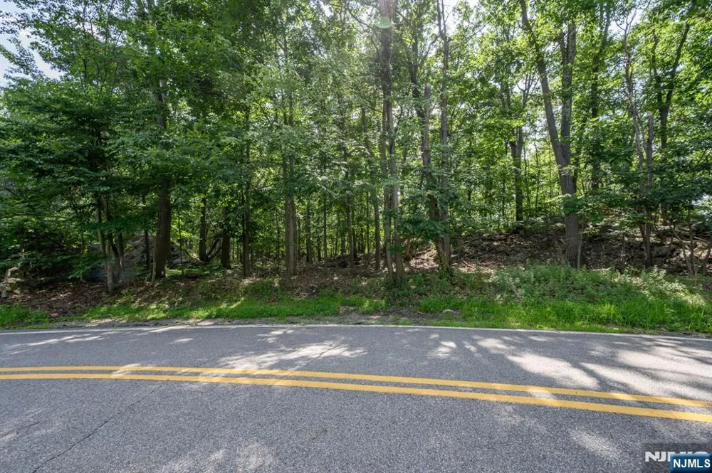 782 Brooklyn Mountain Road Hopatcong, NJ 07843