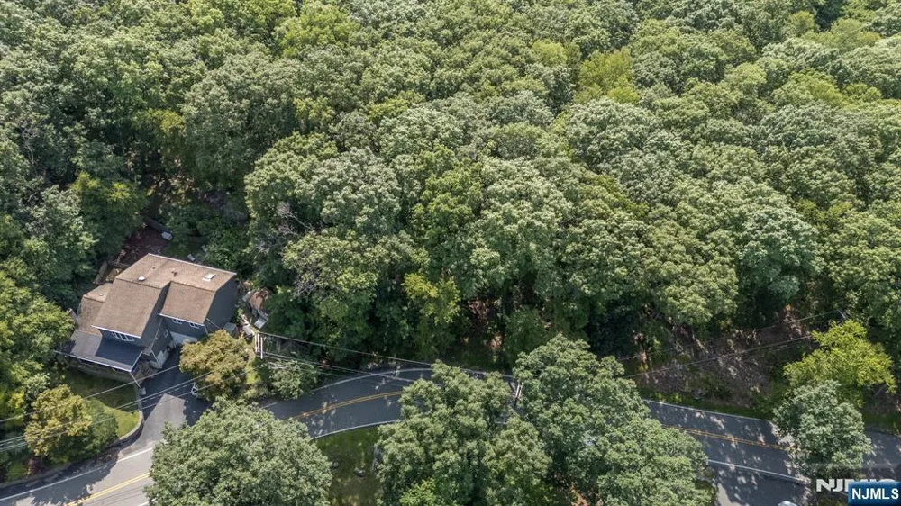 782 Brooklyn Mountain Road Hopatcong, NJ 07843