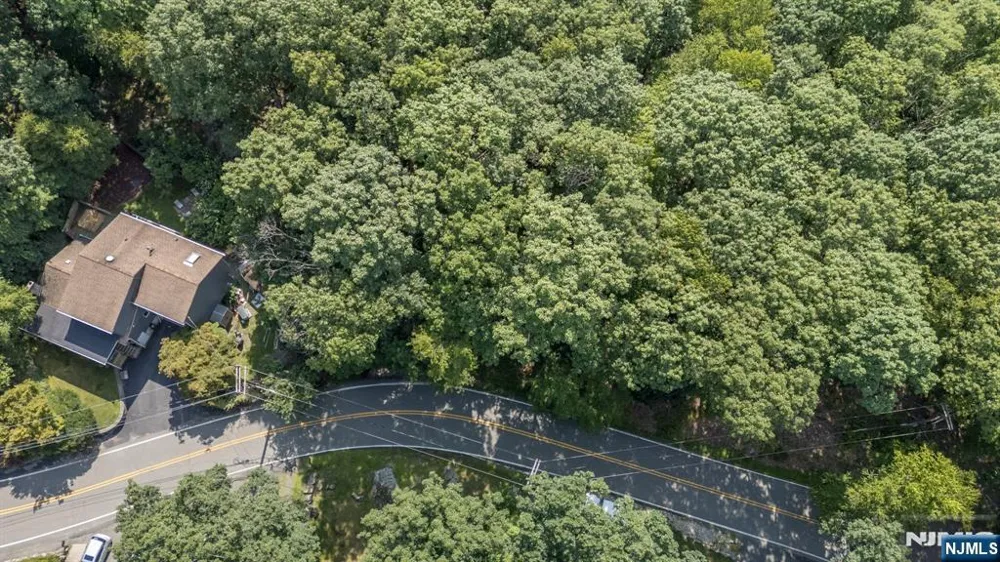 782 Brooklyn Mountain Road Hopatcong, NJ 07843