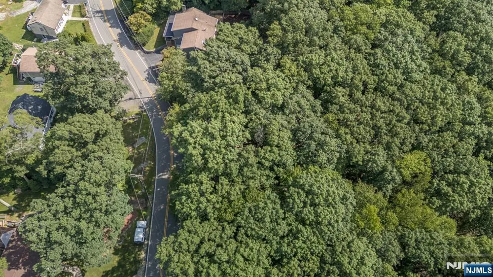 782 Brooklyn Mountain Road Hopatcong, NJ 07843