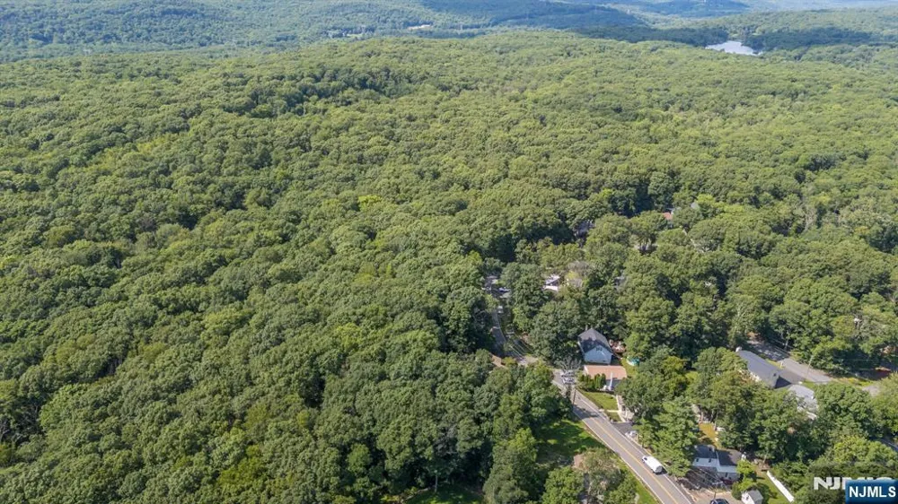 782 Brooklyn Mountain Road Hopatcong, NJ 07843