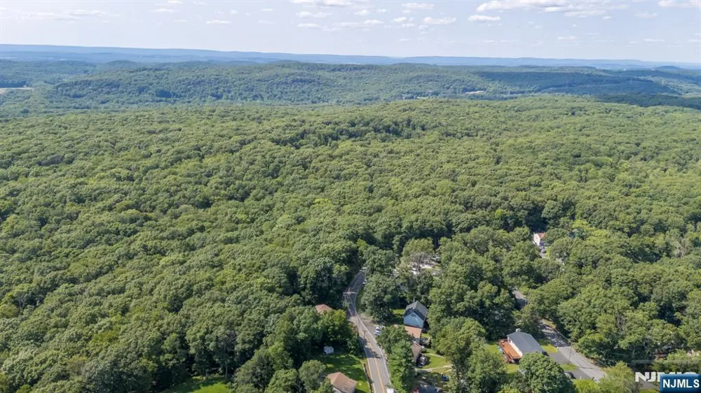 782 Brooklyn Mountain Road Hopatcong, NJ 07843