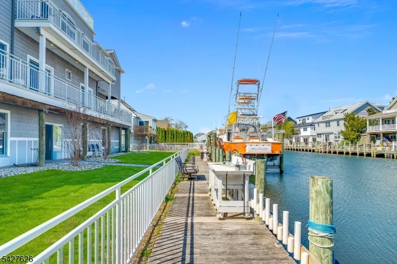 6 Capstan Rd Ocean, NJ 08758