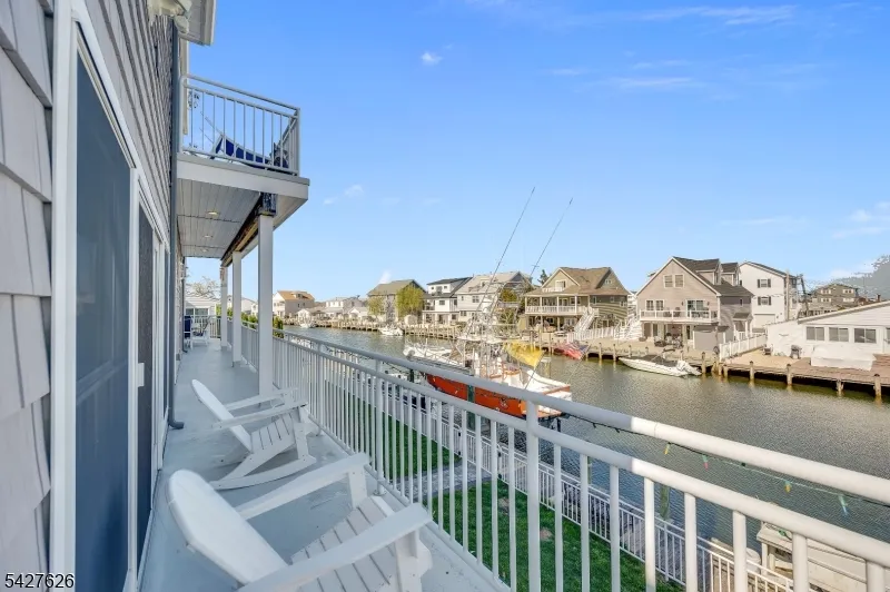 6 Capstan Rd Ocean, NJ 08758