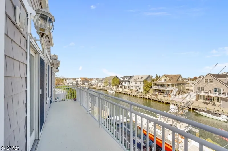 6 Capstan Rd Ocean, NJ 08758