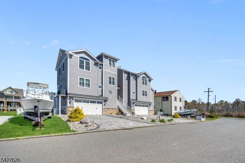 6 Capstan Rd Ocean, NJ 08758