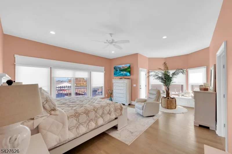 6 Capstan Rd Ocean, NJ 08758