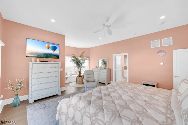 6 Capstan Rd Ocean, NJ 08758