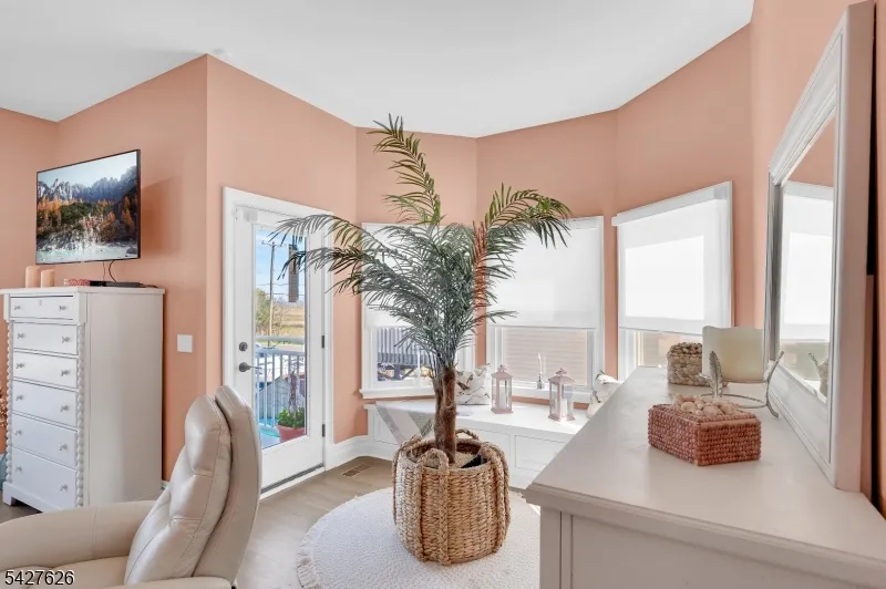 6 Capstan Rd Ocean, NJ 08758