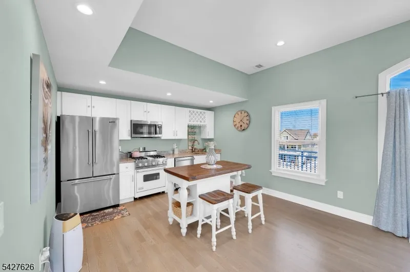 6 Capstan Rd Ocean, NJ 08758