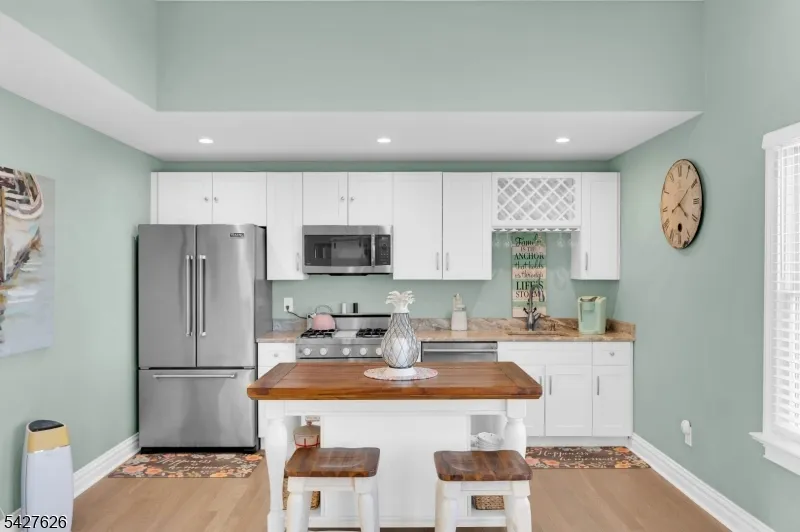 6 Capstan Rd Ocean, NJ 08758
