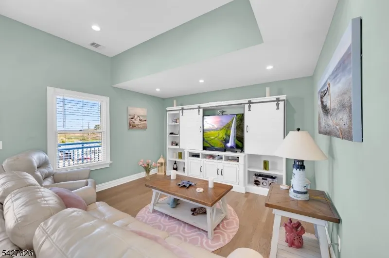 6 Capstan Rd Ocean, NJ 08758