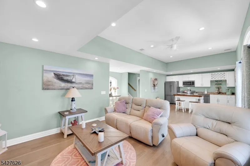 6 Capstan Rd Ocean, NJ 08758