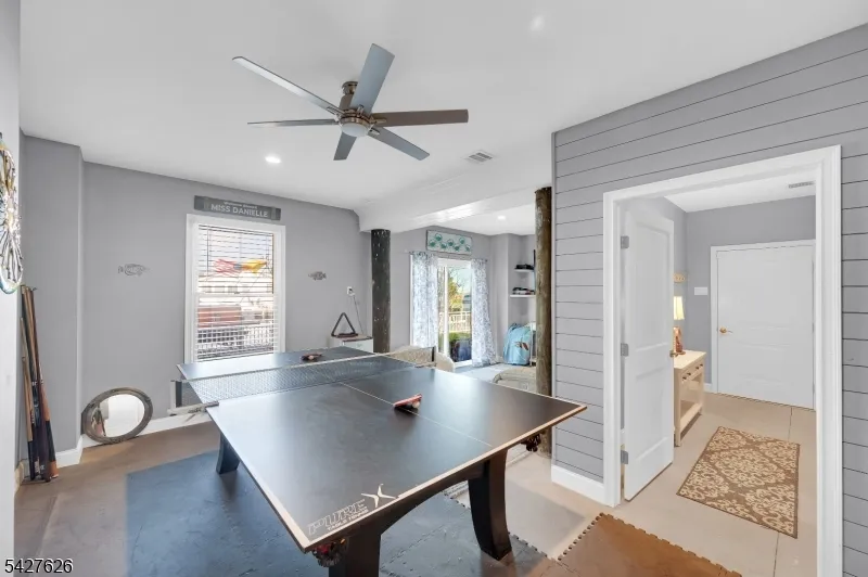 6 Capstan Rd Ocean, NJ 08758