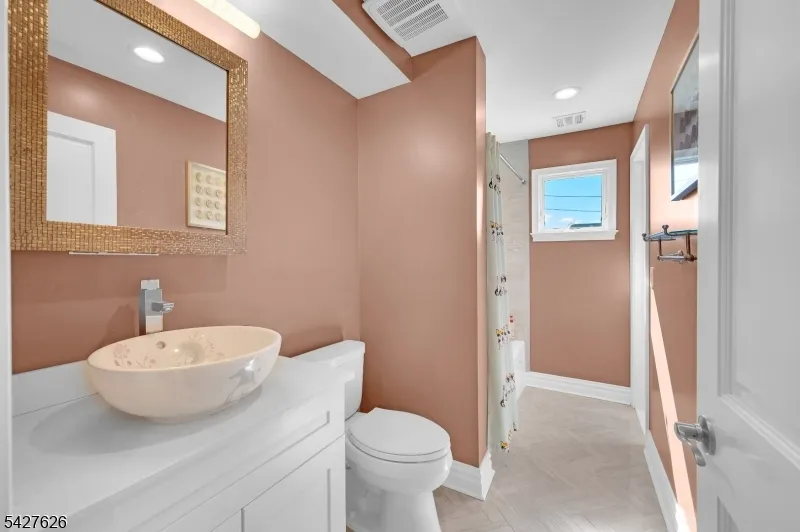 6 Capstan Rd Ocean, NJ 08758
