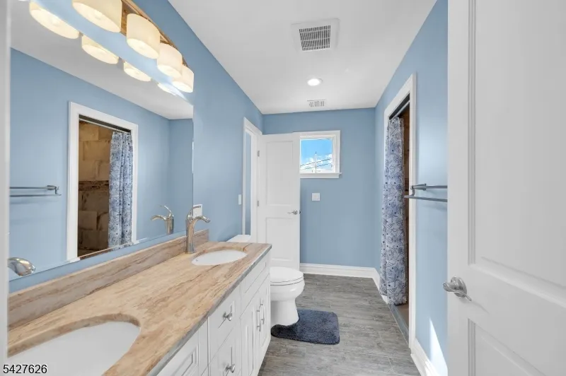 6 Capstan Rd Ocean, NJ 08758