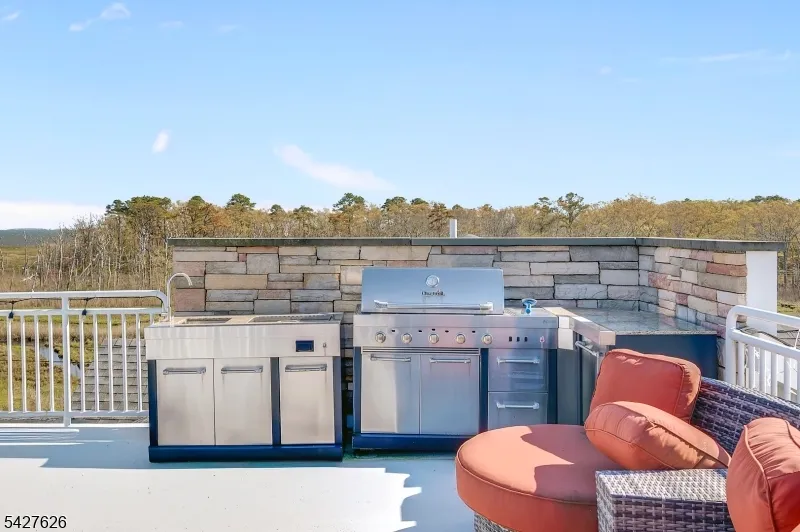 6 Capstan Rd Ocean, NJ 08758