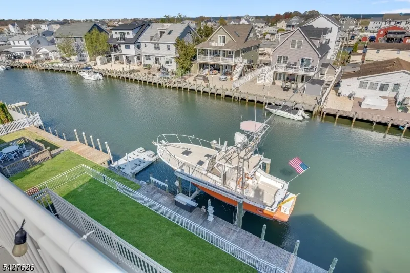 6 Capstan Rd Ocean, NJ 08758