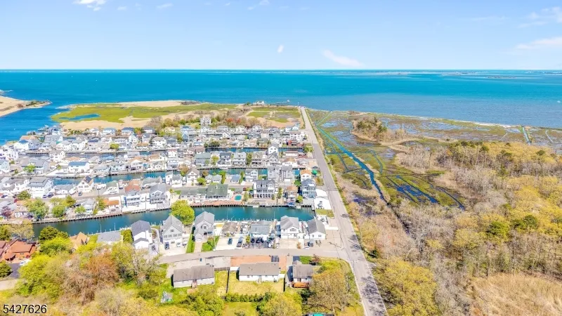 6 Capstan Rd Ocean, NJ 08758