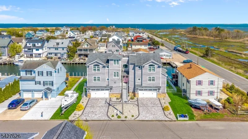 6 Capstan Rd Ocean, NJ 08758