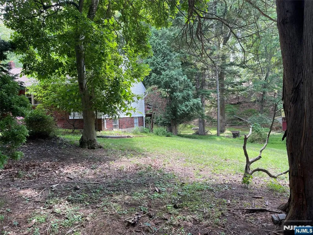 84 Grove Street Oakland, NJ 07436