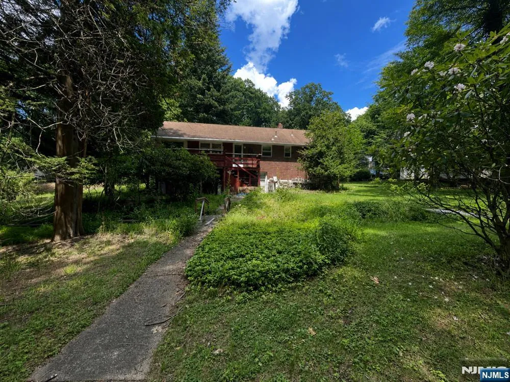84 Grove Street Oakland, NJ 07436