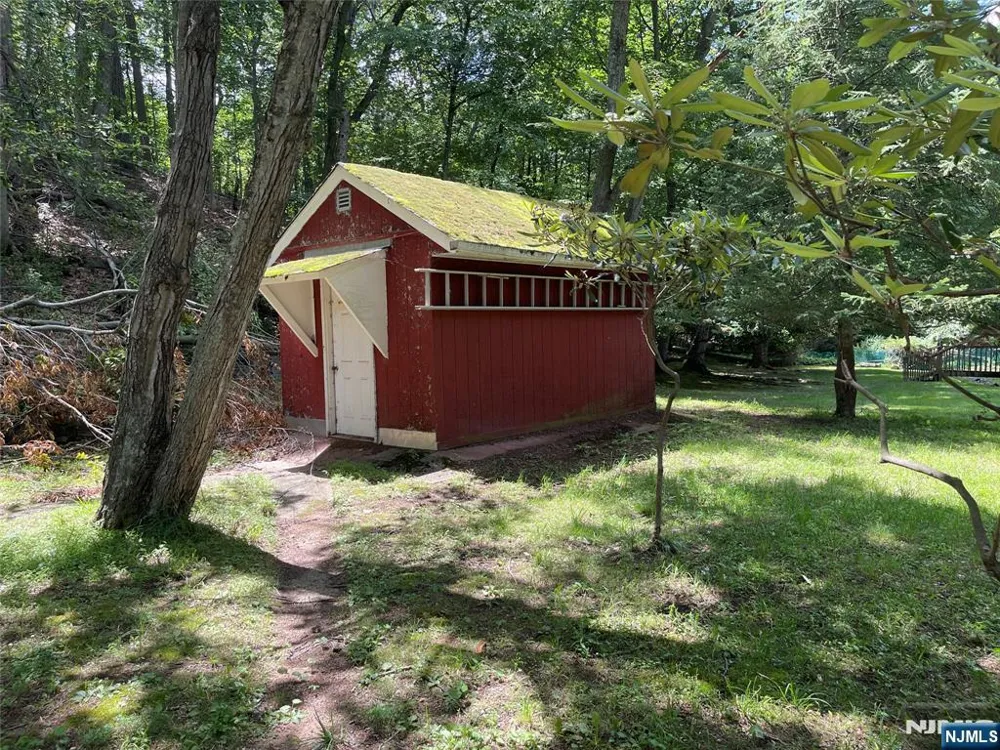 84 Grove Street Oakland, NJ 07436