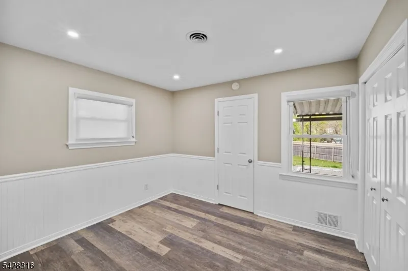 49 Louis Ave Middlesex, NJ 08846