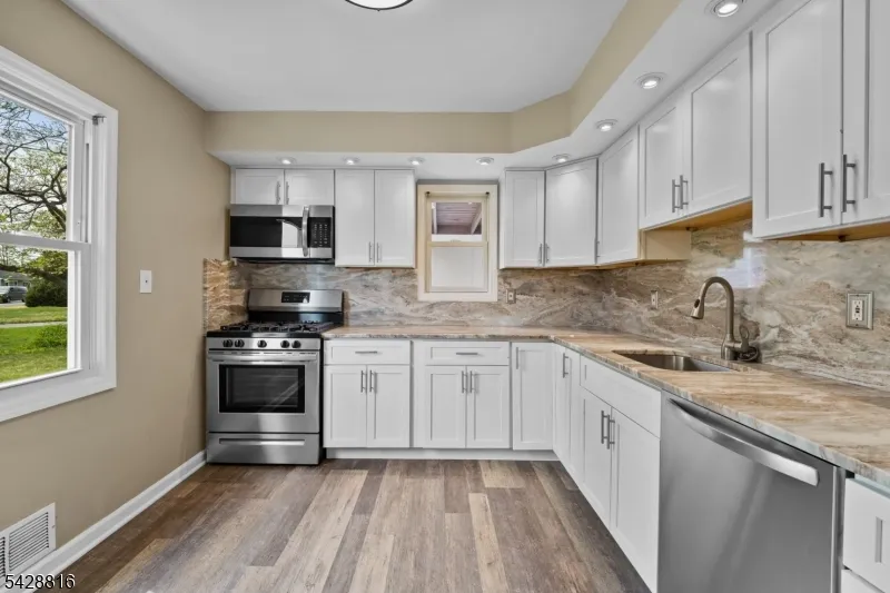 49 Louis Ave Middlesex, NJ 08846