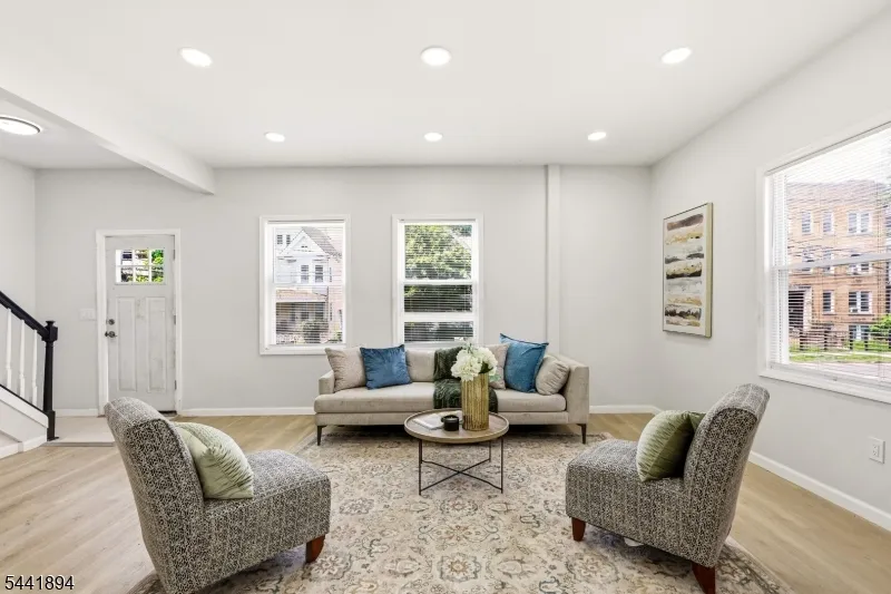 44 Fabyan Pl Newark City, NJ 07108