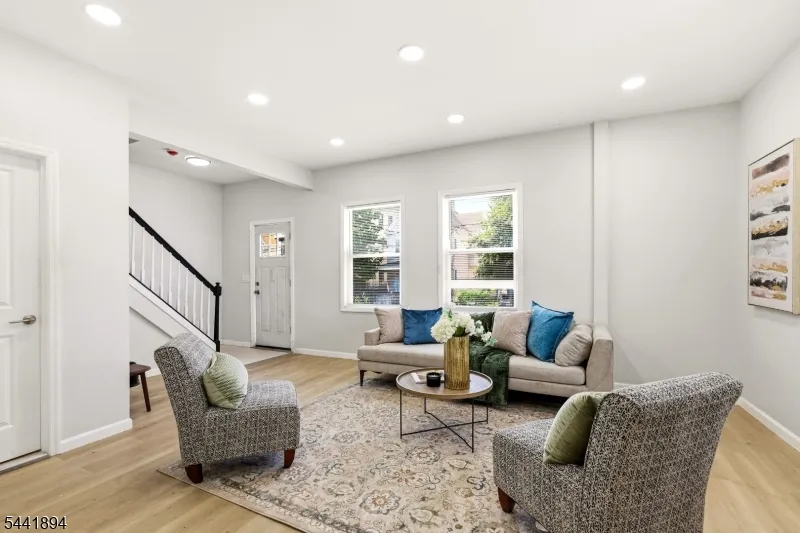 44 Fabyan Pl Newark City, NJ 07108