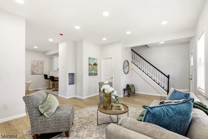 44 Fabyan Pl Newark City, NJ 07108