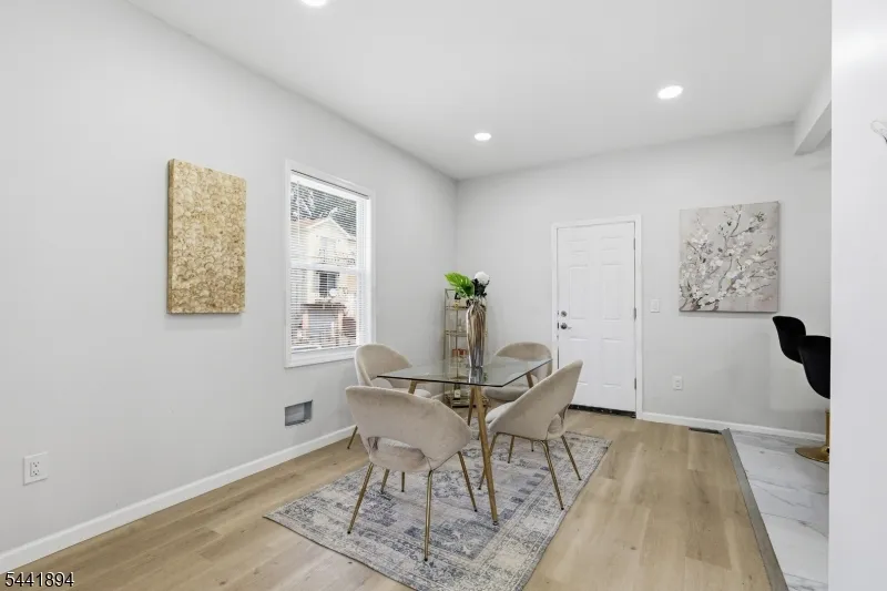 44 Fabyan Pl Newark City, NJ 07108